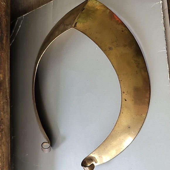 Vintage Brass Minimalist Gold Hammered Necklace - Picture 2 of 4